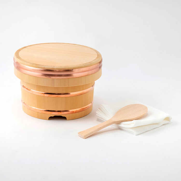 木製おひつとしゃもじ