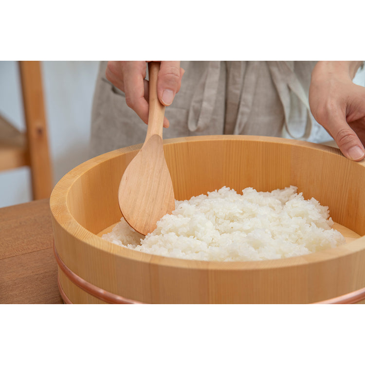 木のしゃもじと寿司桶