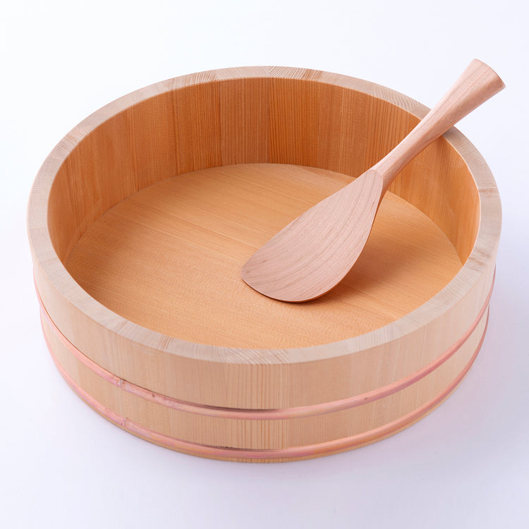 木のしゃもじと寿司桶